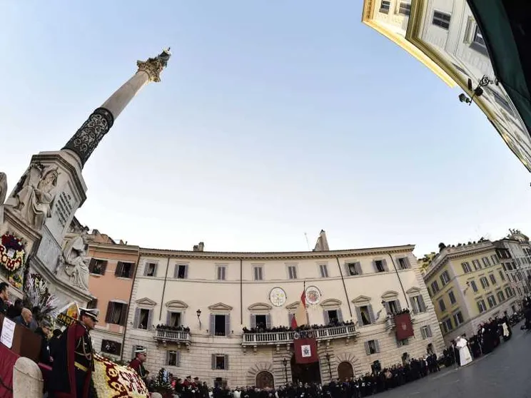 Papa Francesco all'Immacolata: ti porto i più deboli