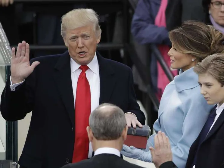 Donald Trump ha giurato, è il 45° presidente. Discorso patriottico