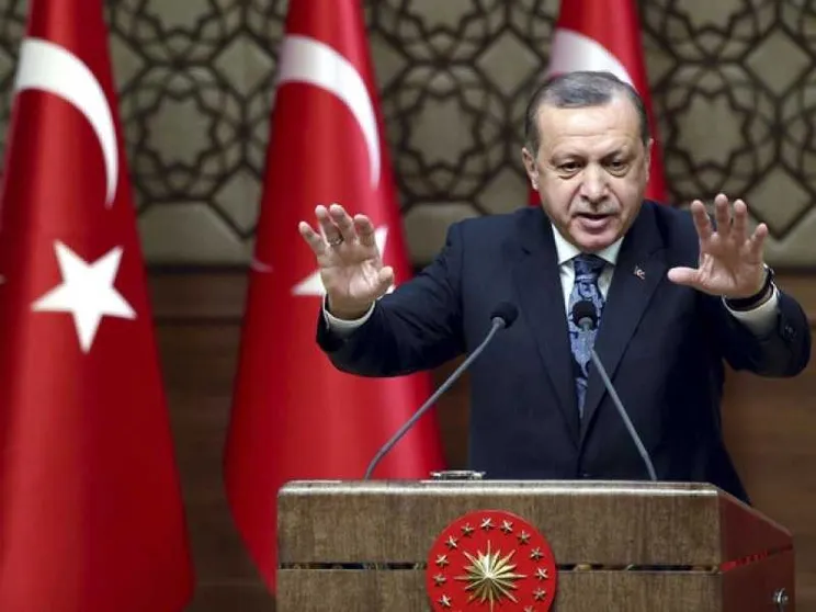 Erdogan ha vinto: avrà poteri illimitati