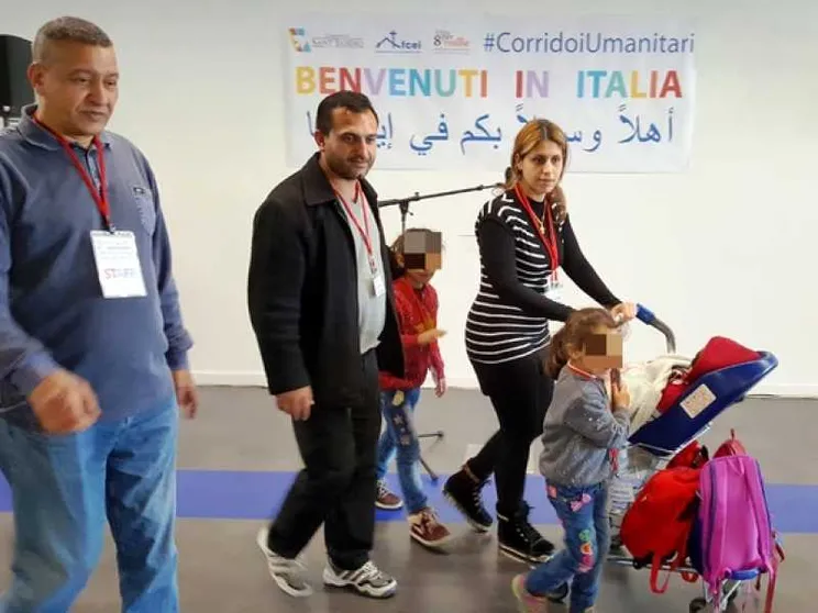 Parigi segue l'Italia: al via i canali umanitari