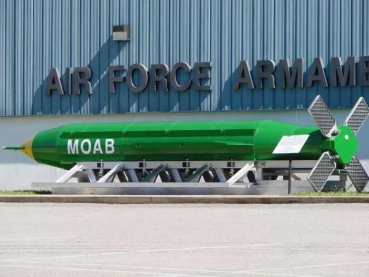 Donald Trump sgancia in Afghanistan e sui media la superbomba contro il Daesh