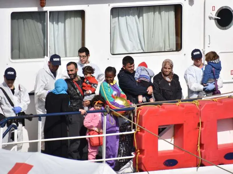 Abbandonati al largo dagli scafisti: 245 dispersi