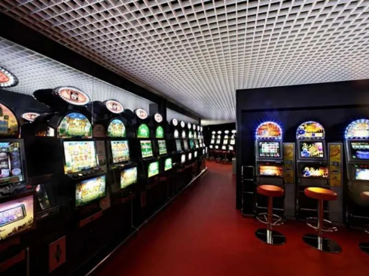 La Consulta dà ragione alla Puglia: legittimo fissare distanze dalle sale slot