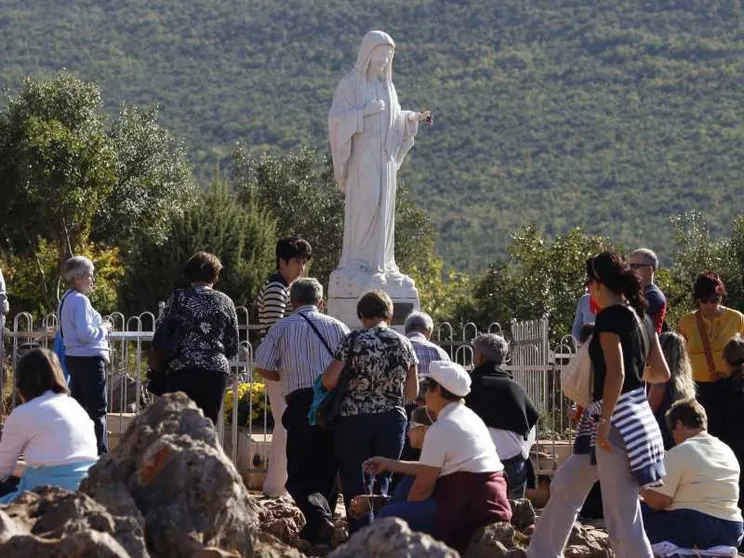 Medjugorje, perché il Papa non crede alla «Madonna postina»