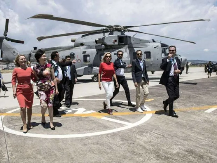 Tour in elicottero per le first lady. Melania dà forfait