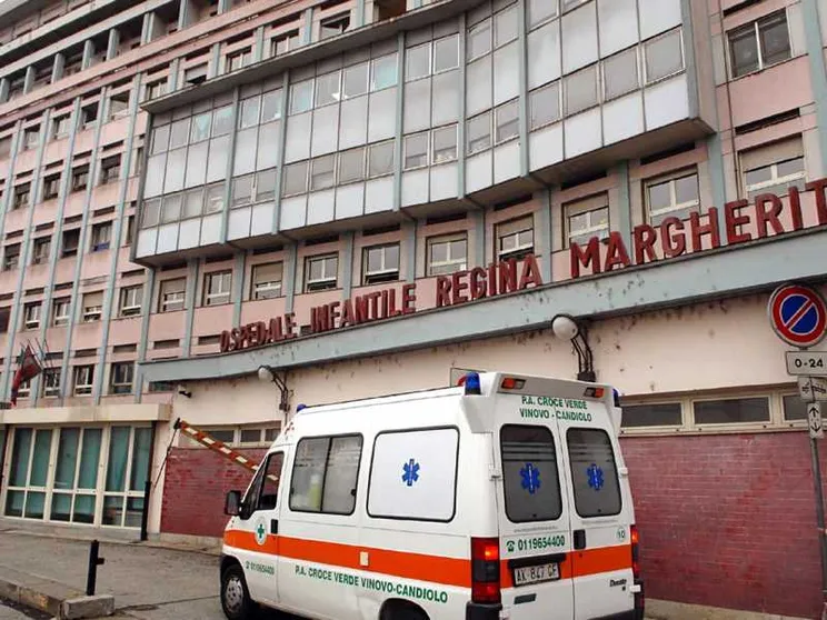 Neonato morto, la madre confessa: «L'ho lanciato dal balcone»