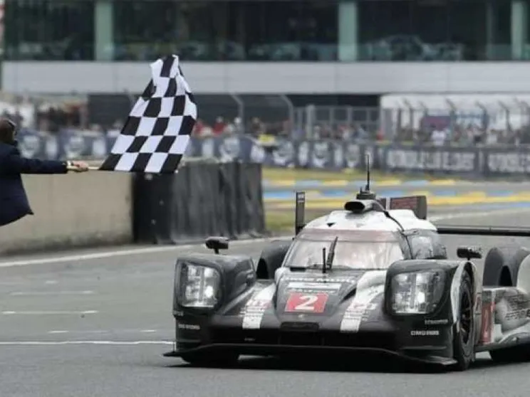 Storia e adrenalina, ma a Le Mans sfreccia il futuro