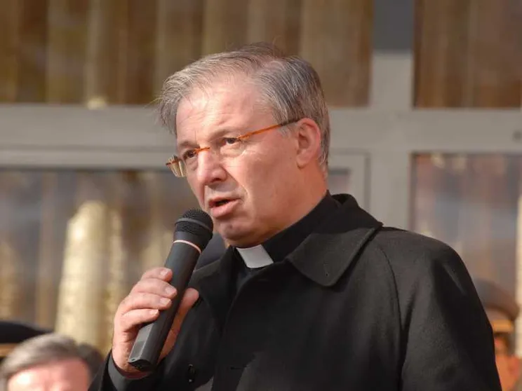 Abusi, don Mauro Inzoli dimesso dallo stato clericale