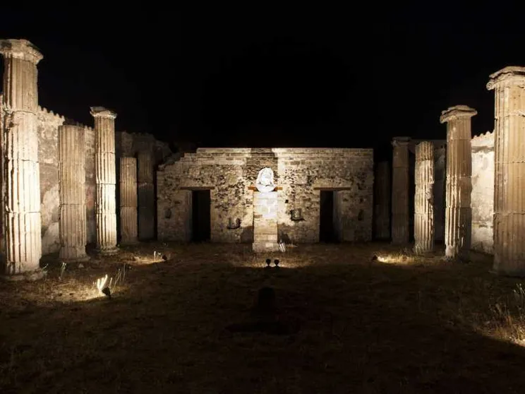 Il fascino di Pompei anche di notte con la nuova illuminazione a led