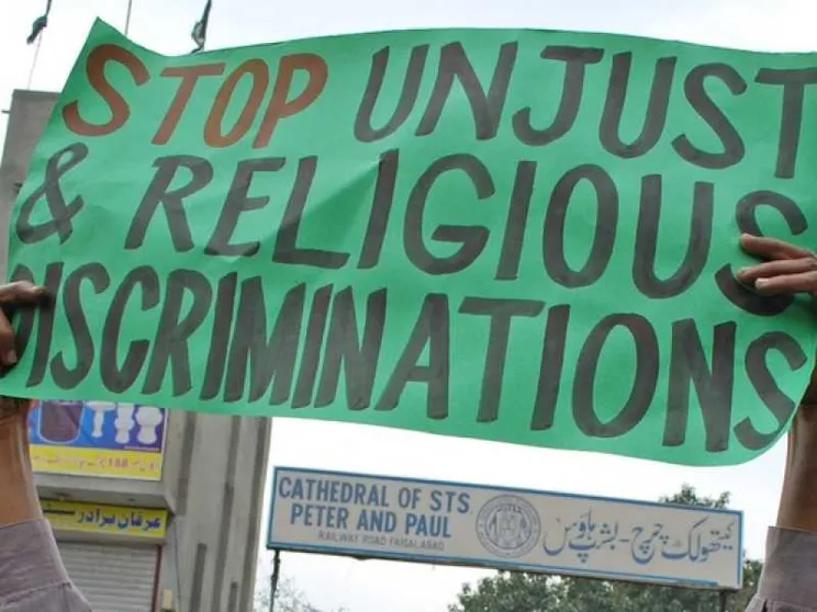 Religioni unite dall'amore l'abbraccio nella differenza