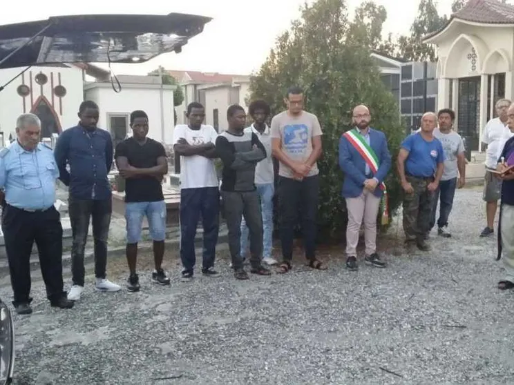 Cimiteri pieni, ultimo viaggio Sicilia-Calabria