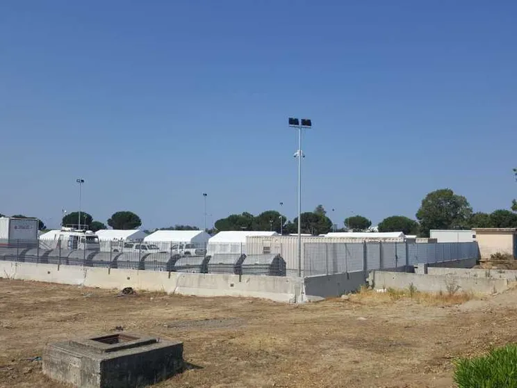 I braccianti nella nuova tendopoli alla ricerca di dignità