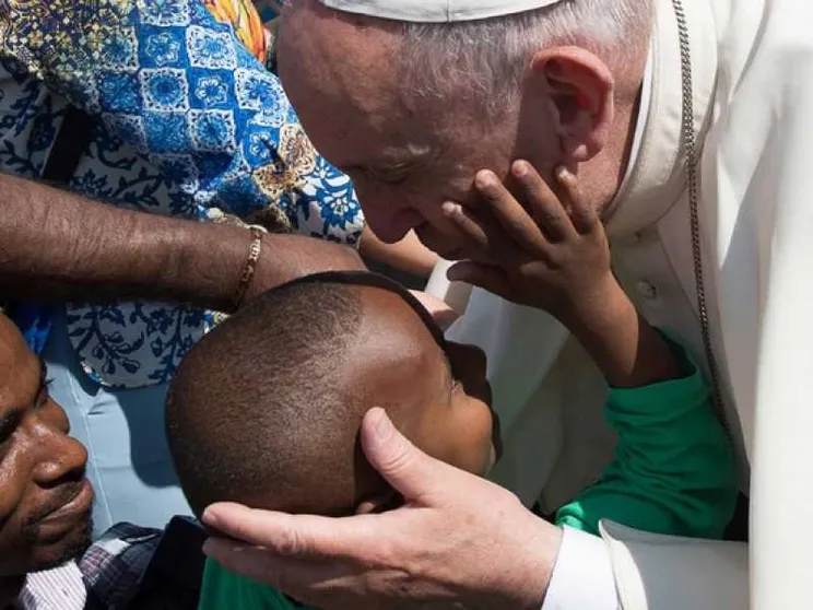 Il Papa: proteggere i migranti, nazionalità alla nascita
