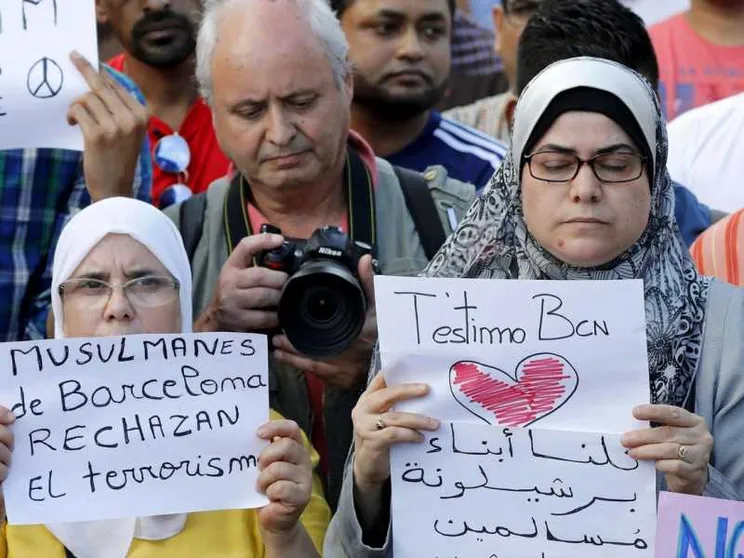 Barcellona, l'islam in piazza sfida il terrorismo