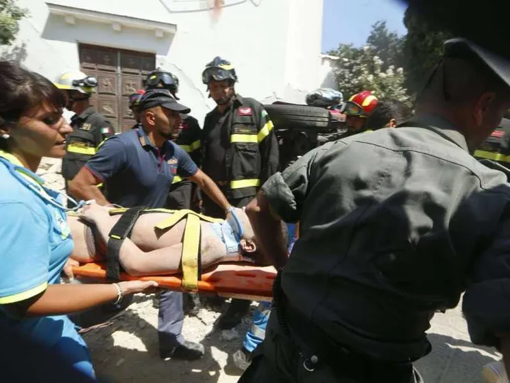 Terremoto a Ischia, due morti e 2.600 sfollati. Salvati tre fratellini