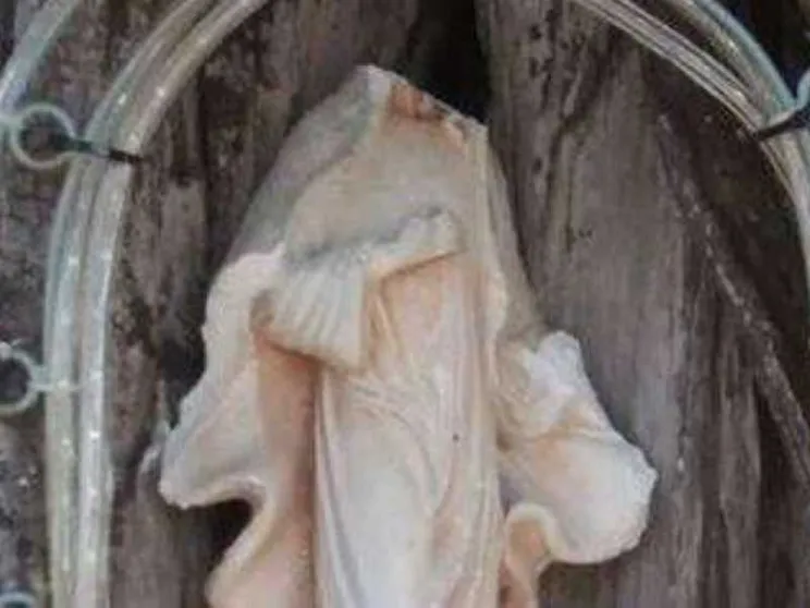 Morti sospette, messe nere, profanazioni. «Si faccia luce»