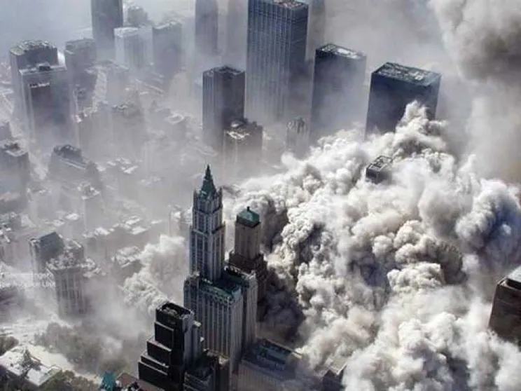 L'11 settembre di Trump alza un «muro» di paura