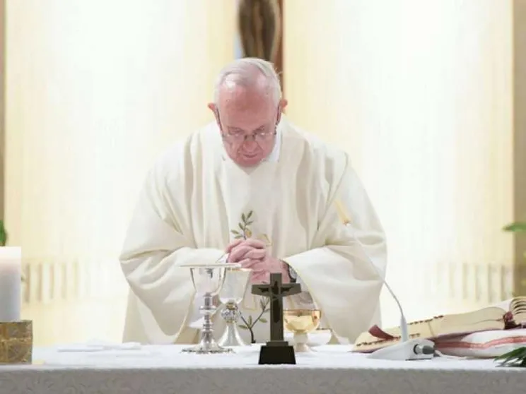 Papa Francesco: gli arcangeli inviati per accompagnarci nella vita