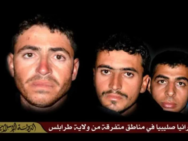 Ritrovati i corpi di 21 cristiani copti uccisi dal Daesh a Sirte