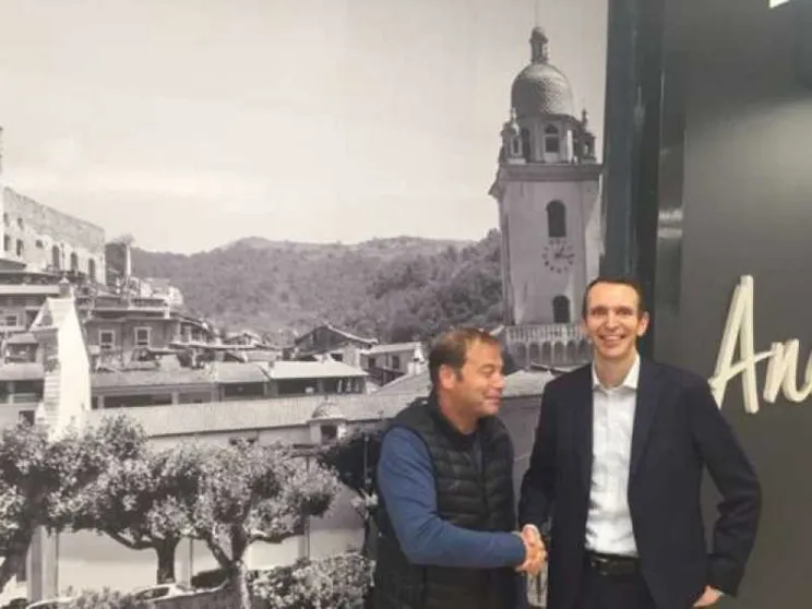 Lidl ci ripensa: tornano le croci nella foto del supermercato