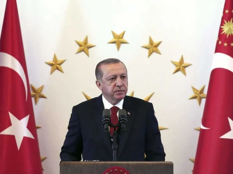 Erdogan «scaccia» Ataturk da scuole e ospedali