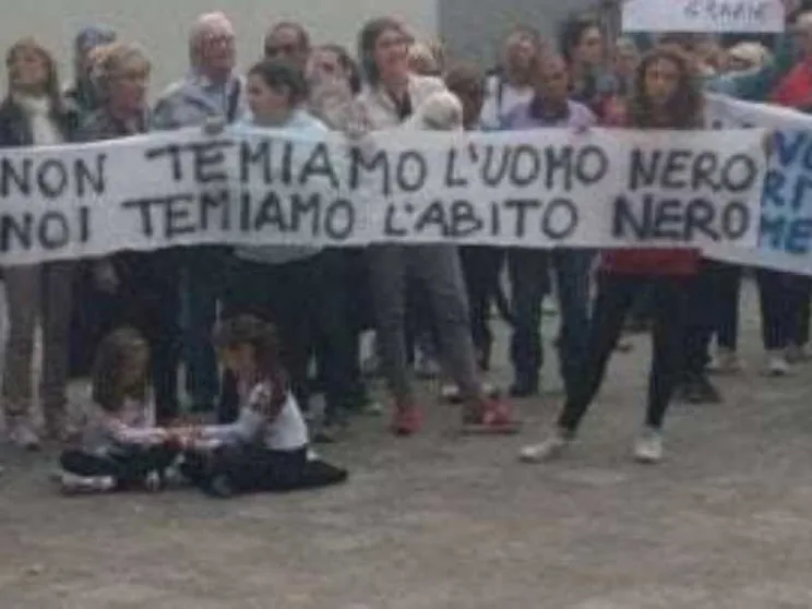 Ricatti e molotov. L'escalation di odio