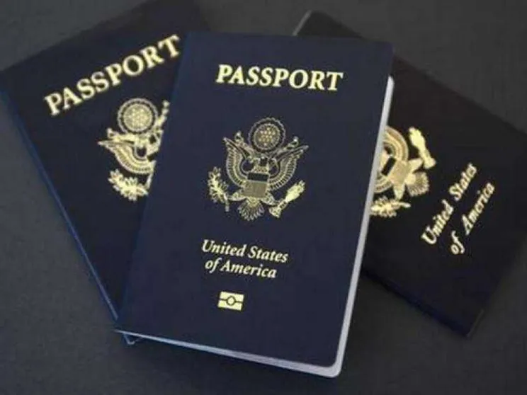 Passaporto con il «bollino» a chi è stato schedato per pedofilia