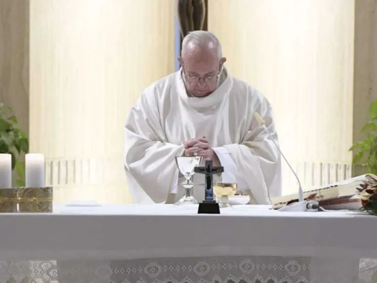 Il Papa: avere il fiuto per non cadere nelle cordate della corruzione