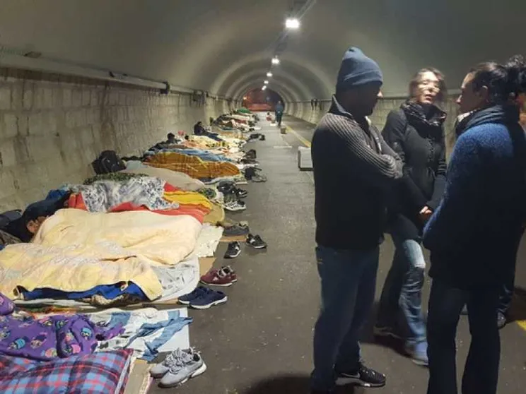 Sgombero per i profughi dalla galleria Bombi