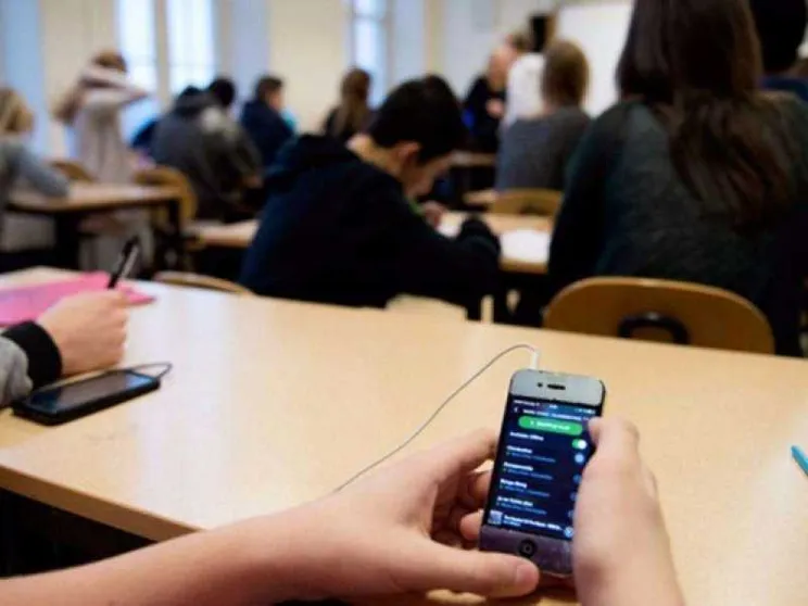 Perché dico «no» all’uso dello smartphone in classe