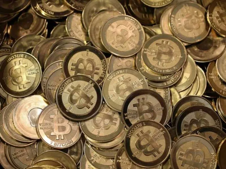 I rischi dietro alla corsa dei bitcoin e il compito dell'informazione