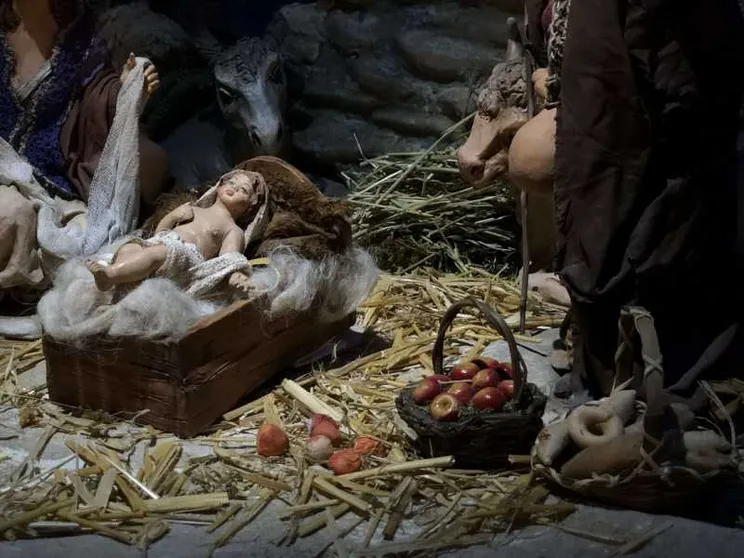 Il presepe «umile e semplice» nella parrocchia del Papa