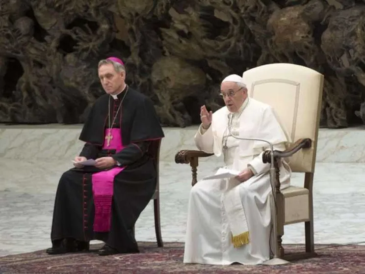 Papa Francesco: la Notte di Natale illumini la vita delle persone sole