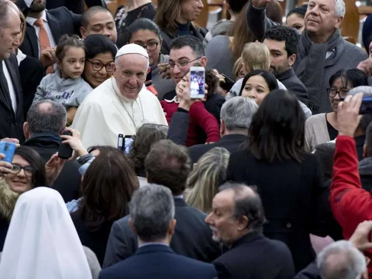 Il Papa: «Non voglio lavoro nero o precario in Vaticano»