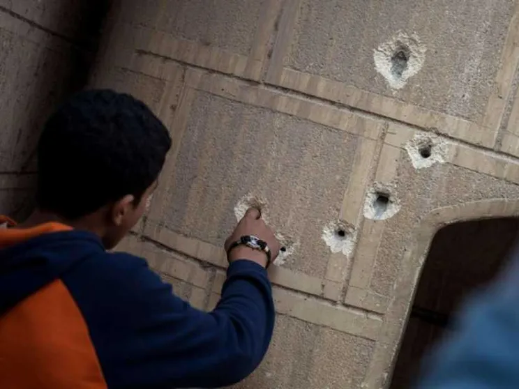 Cristiani copti nel mirino: attentato a una chiesa e un negozio