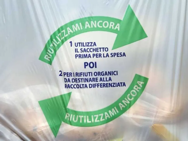 Dal 2018 vietati i sacchetti ultraleggeri dei supermercati