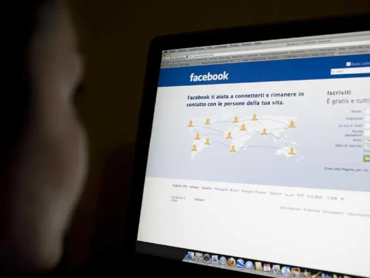 Foto dei figli sui social? Scatta la multa (di 10mila euro)