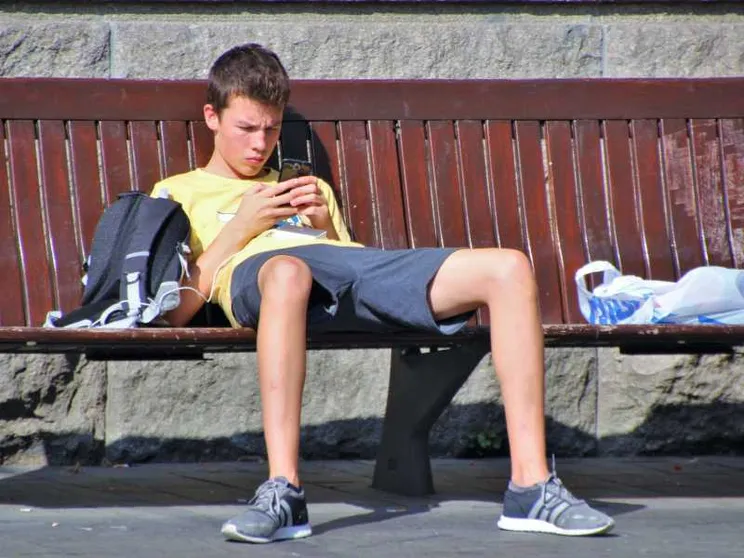 Tv, pc, tablet e smartphone perché ai bimbi fanno male