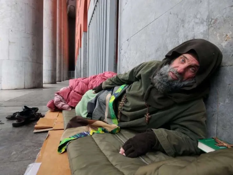 Fratel Biagio in strada: «Come chi non ha nulla»