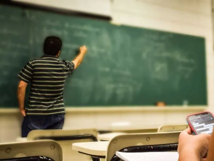 Le 10 regole per lo smartphone in classe