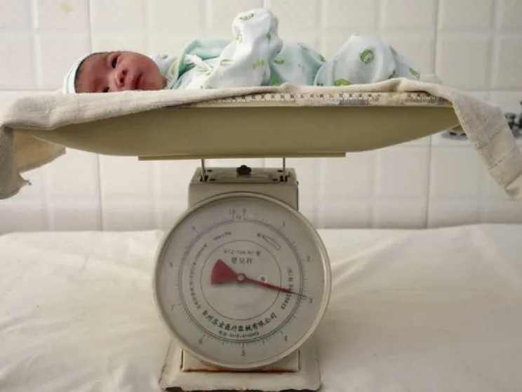 Cina, il baby boom si sgonfia già: nel 2017 calano i nati