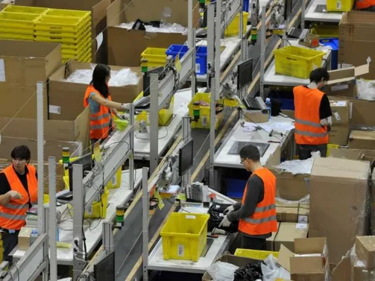 Con il braccialetto il lavoro perde dignità