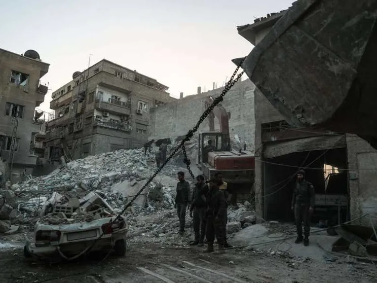 Raid del regime nel Ghouta, quasi 100 vittime, tra cui donne e bambini