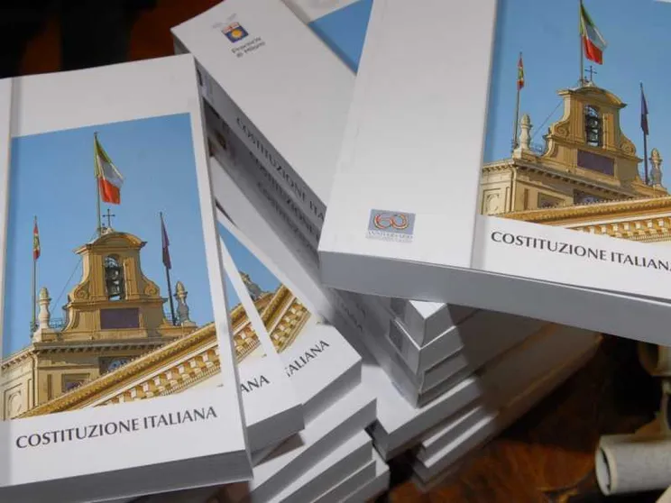 La «razza» nella Costituzione? Deve restare, contro il razzismo