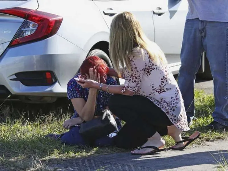 Strage nella scuola, 17 morti. E Trump tace sulle armi