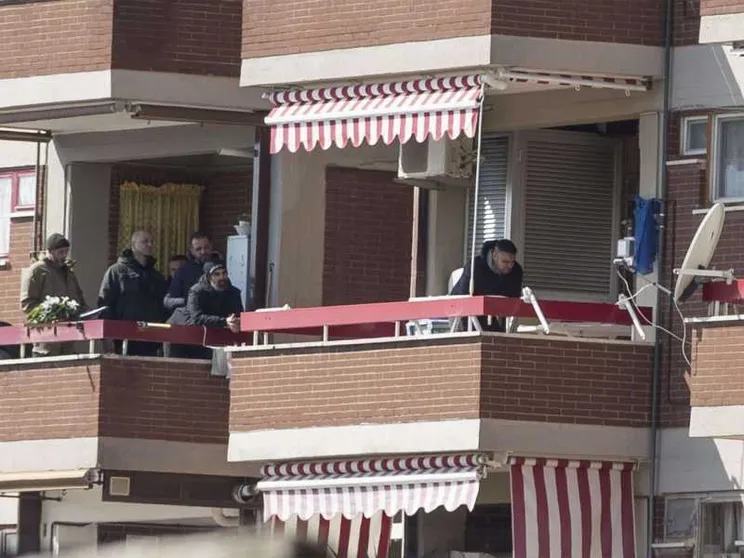 Strage familiare: carabiniere ferisce la moglie, uccide le figlie e si spara