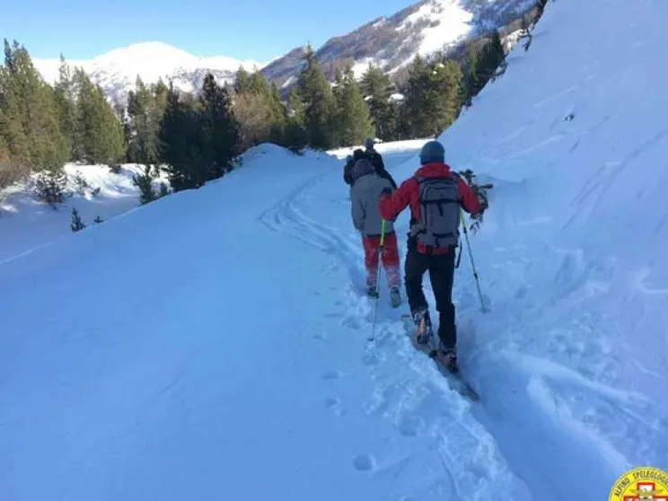 Incinta malata respinta alla frontiera francese e morta, il bimbo ce la farà