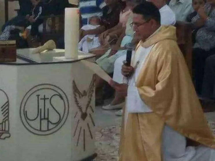 Trucidato un sacerdote il Giovedì Santo
