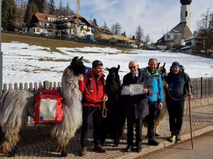 A piedi e con il passo dei lama il viaggio degli «altri magi»
