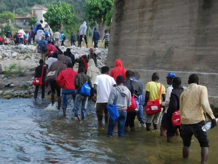 Sgomberato l'accampamento dei migranti sul fiume Roja